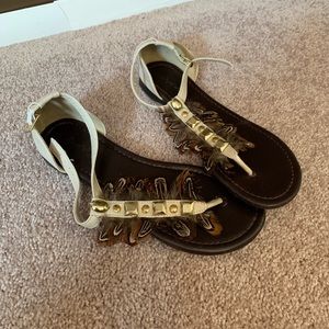 Cute brown and tan sandals with feathers!